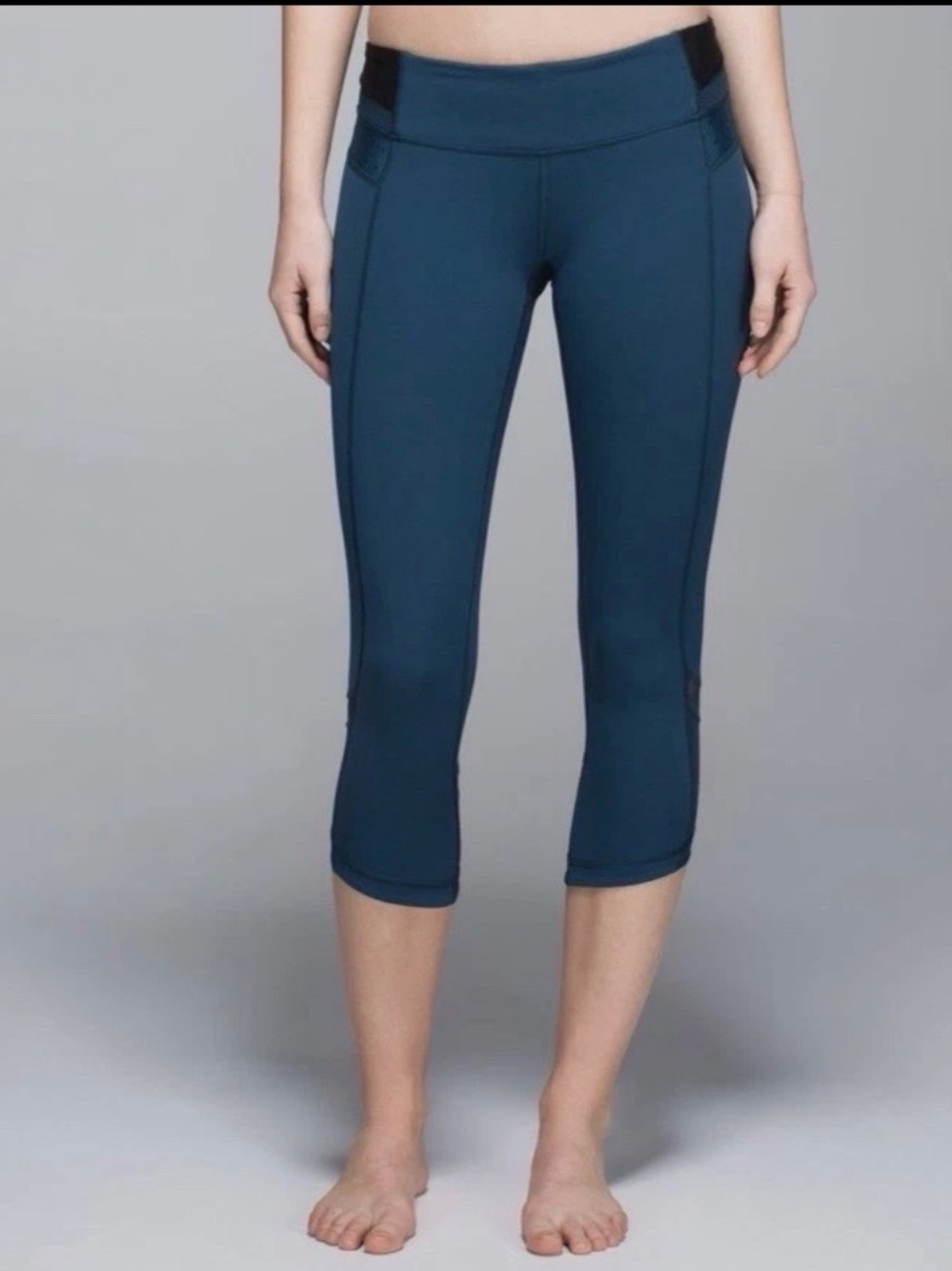 Lululemon Just Breathe Crop 21” Leggings
Alberta Lake Blue Teal - Black Size 4